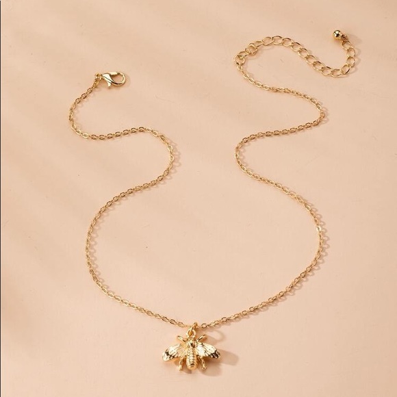 PinkBaeBoutique Jewelry - 3/$30 💛 Bee Pendant Necklace